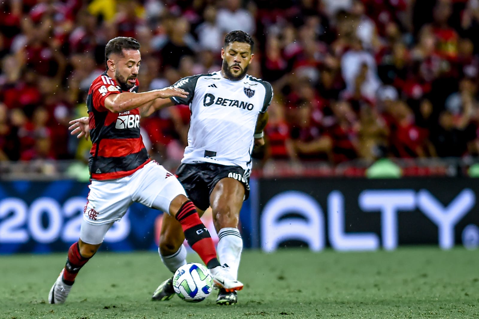 NÃO GOSTOU! STAFF DE EVERTON RIBEIRO REVELA INSATISFAÇÃO COM POSTURA DO FLAMENGO EM MEIO À RENOVAÇÃO DE CONTRATO